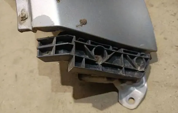 Honda CR-V Front bumper mounting bracket