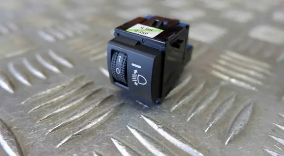 Toyota Yaris XP210 Headlight level height control switch 841520D290