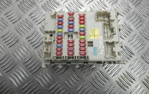 Nissan Primera Fuse box set 24350AV700 K1024