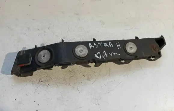 Opel Astra H Front bumper mounting bracket