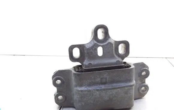 Volkswagen Touran I Engine mount bracket 1K0199555