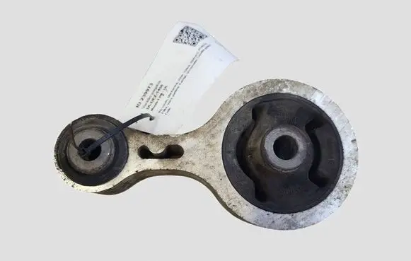 Mazda 6 Engine mount bracket