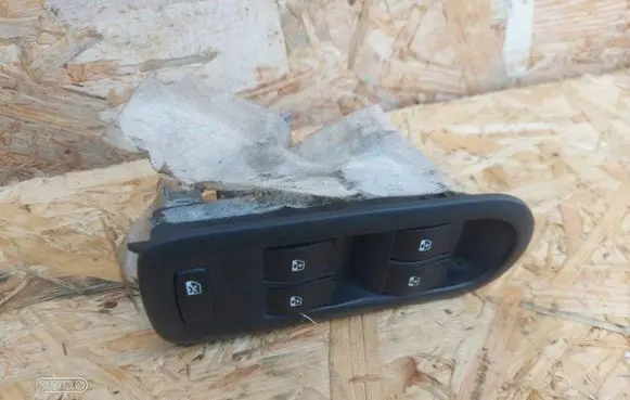 Renault Scenic II - Grand scenic II Tailgate/trunk/boot open switch EEEEEEEE
