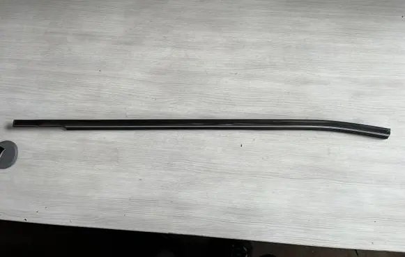 Nissan Navara D23 Rubber seal front door window/glass