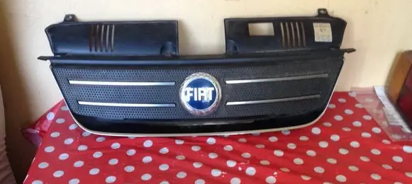 Fiat Idea Front bumper upper radiator grill 735357980