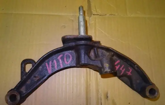 Mercedes-Benz Vito Viano W447 Gearbox mounting bracket A4472888100