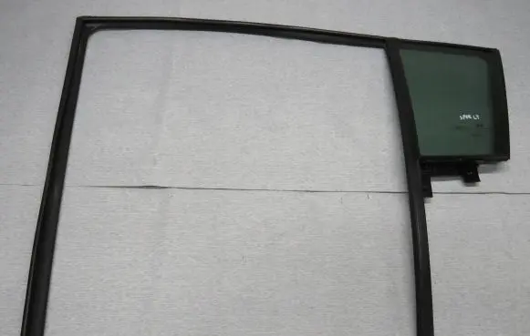 KIA Sportage Rear door window/glass frame 