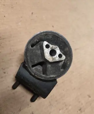 Jeep Cherokee XJ Engine mount bracket
