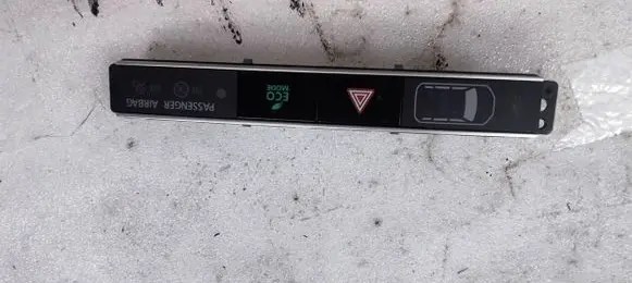 Mitsubishi Outlander Hazard light switch C68559 8826000414 8002C642