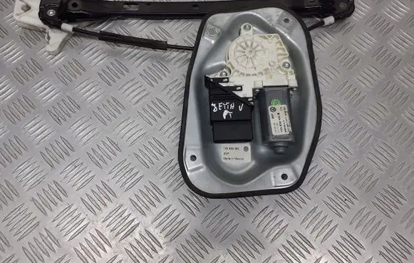 Volkswagen Jetta V Front door window regulator with motor 1K5839462