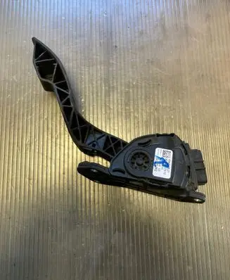 Suzuki SX4 S-Cross Accelerator throttle pedal 4940068L01 6PR0007410
