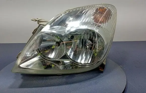 Toyota Corolla Verso E121 Headlight/headlamp 