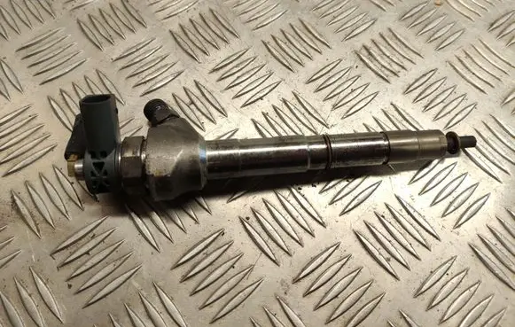Volkswagen Golf VII Fuel injector 04L130277AE