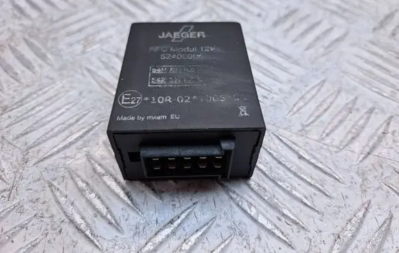Toyota Corolla Verso AR10 Tow bar trailer control unit/module 52400006