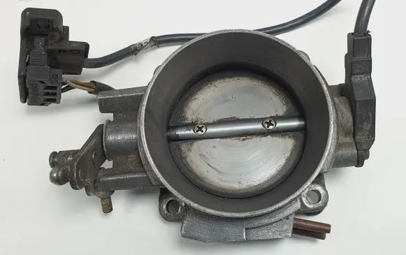 Mercedes-Benz E W124 Throttle valve 0011406053