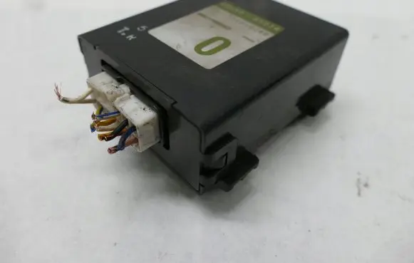 Toyota Carina T190 Air conditioner control unit module 8865005030