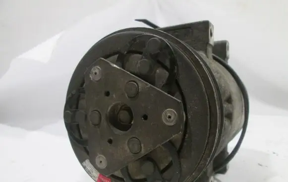Volkswagen PASSAT B5 Air conditioning (A/C) compressor (pump) 5064915651 813972643