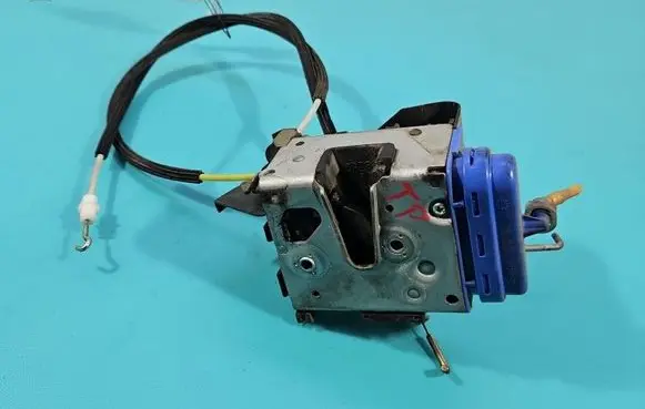 Audi A4 S4 B5 8D Rear door lock 8D0839016A IMPRK1585798