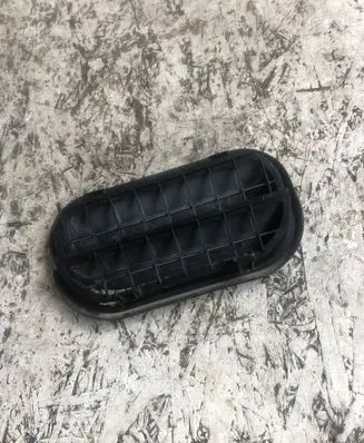 Audi A4 S4 B9 Quarter panel pressure vent 6r0819465b