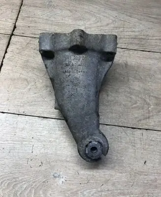 Mercedes-Benz C W204 Engine mounting bracket A6512233504 EAC46000