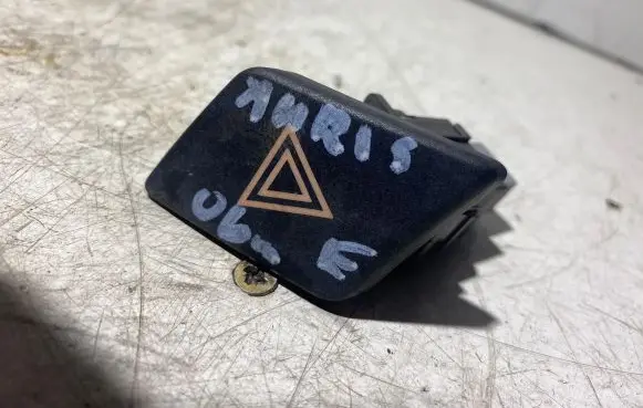 Toyota Auris 150 Hazard light switch 843320D020