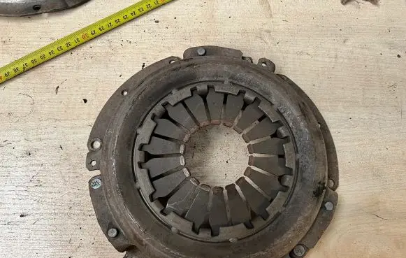 Nissan Serena Pressure plate 