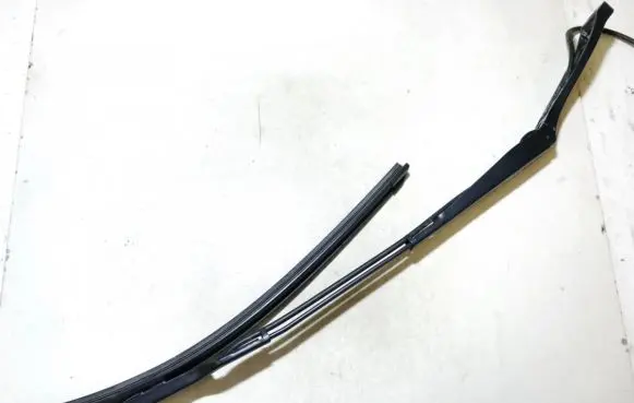 Front wiper blade arm