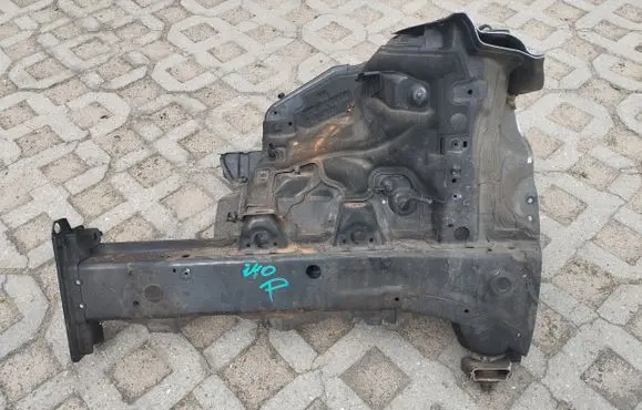 Hyundai i40 Bumper support mounting bracket corner 
