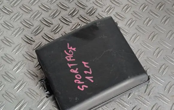 KIA Sportage Fuse box cover 