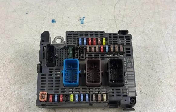 Citroen DS5 Fuse module 9677987580