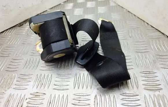 BMW 5 E39 Rear seatbelt 8193097