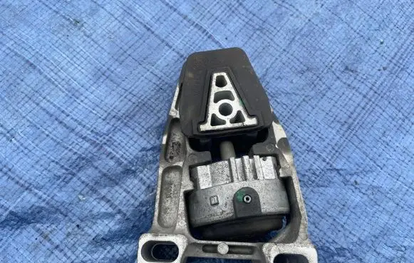 Citroen C5 Engine mount vacuum valve 326C68 2G005