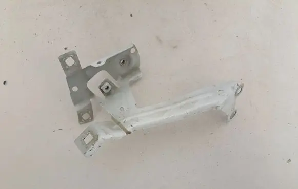 BMW 7 G11 G12 Fender mounting bracket 7347424