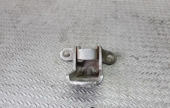 Nissan Primera Rear door lower hinge