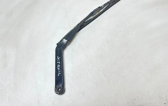 Rear wiper blade arm