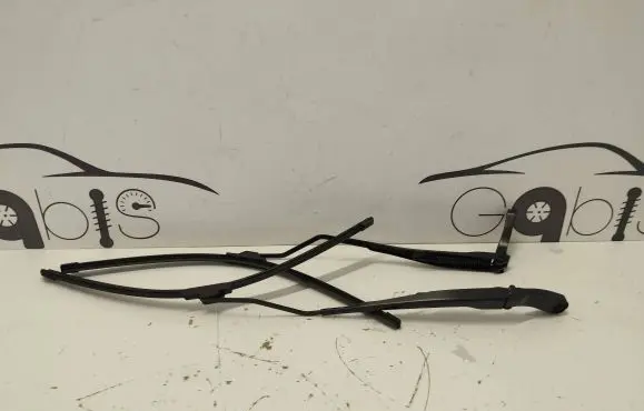 Dodge RAM Front wiper blade arm P68338924AA D68338925AB
