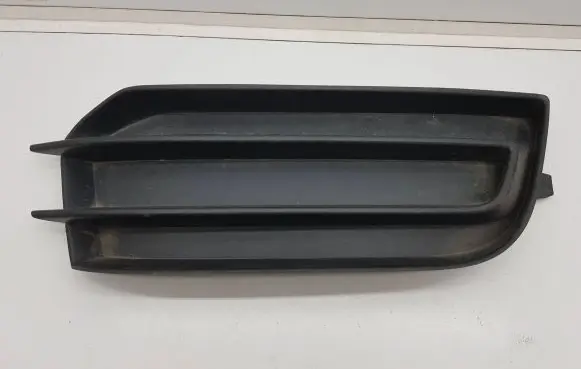 Audi A1 Front bumper lower grill 8X0807682