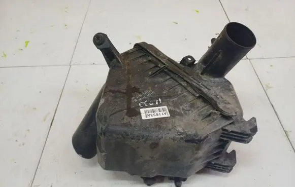 Toyota Avensis Verso Air filter box 
