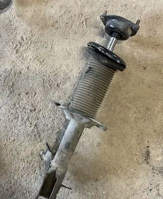 Nissan Almera N16 Front shock absorber/damper