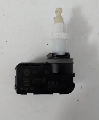 Volkswagen PASSAT B7 Headlight level adjustment motor 1Q0941295