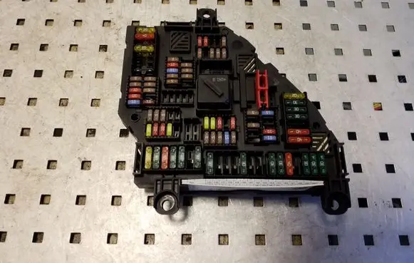 BMW 5 F10 F11 Fuse module 9252813 9257426