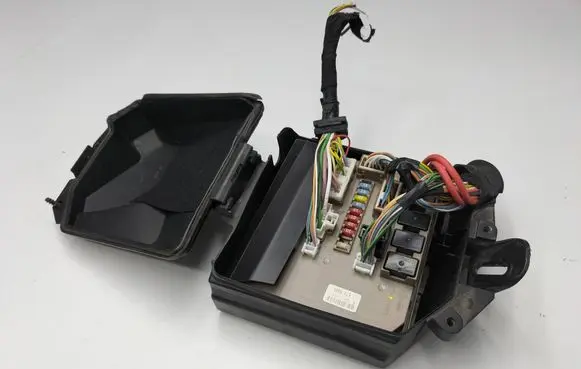 Renault Clio III Fuse module 674660A
