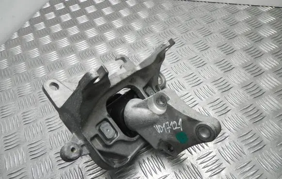 Nissan Qashqai Engine mount bracket 112221641R VD17121