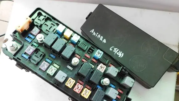 Opel Antara Fuse box set 95387643 7643U