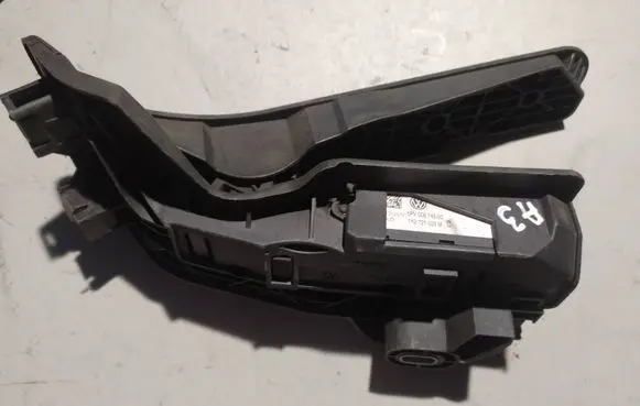 Audi A3 S3 8P Accelerator throttle pedal 1K2721503M