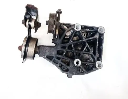 Honda HR-V Engine mounting bracket
