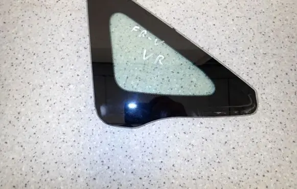 Honda FR-V Side middle window/glass FRVSZYBAVRKAROS