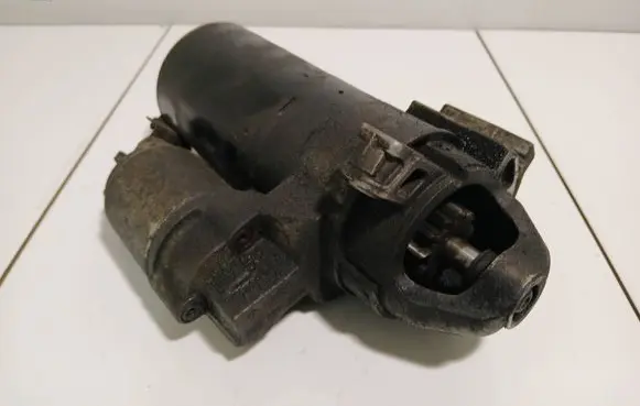 BMW 1 E81 E87 Starter motor 1005831596