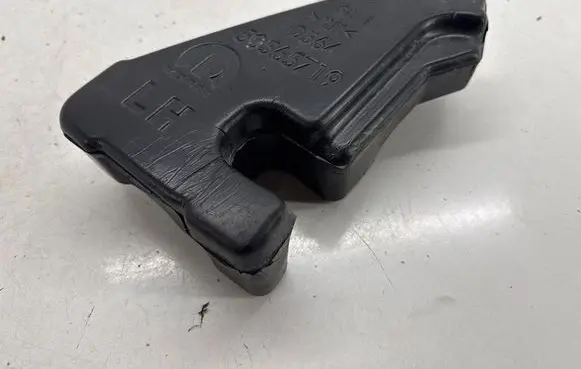 Dodge Hornet Fender foam support/seal 50565719 68606931AA 68607057AA