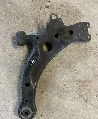 Toyota Avensis T220 Front lower control arm/wishbone